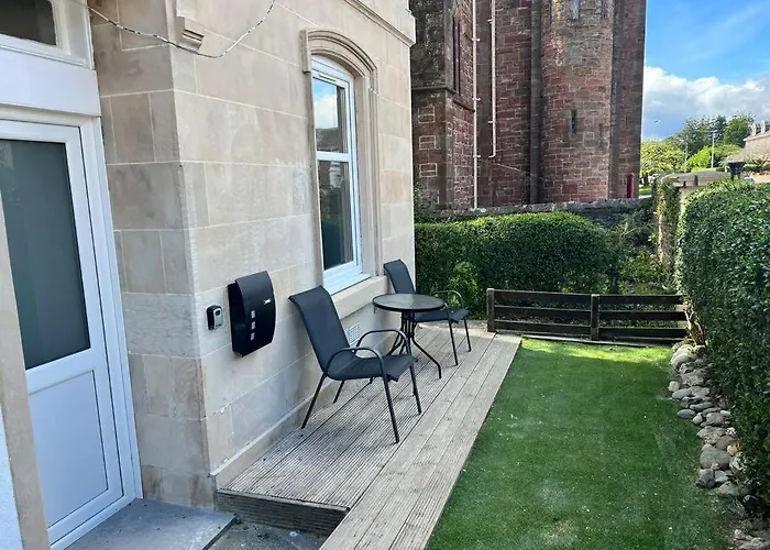 Number 79, Cosy Central Helensburgh 1 Bedroom, Ground Floor Pet Friendly, Garden