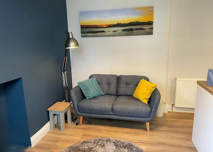 Number 79, Cosy Central Helensburgh 1 Bedroom, Ground Floor Pet Friendly, Garden