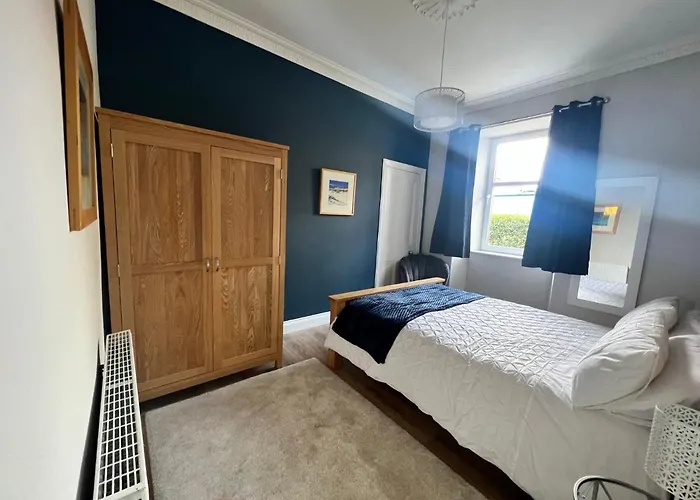 Number 79, Cosy Central Helensburgh 1 Bedroom, Ground Floor Pet Friendly, Garden
