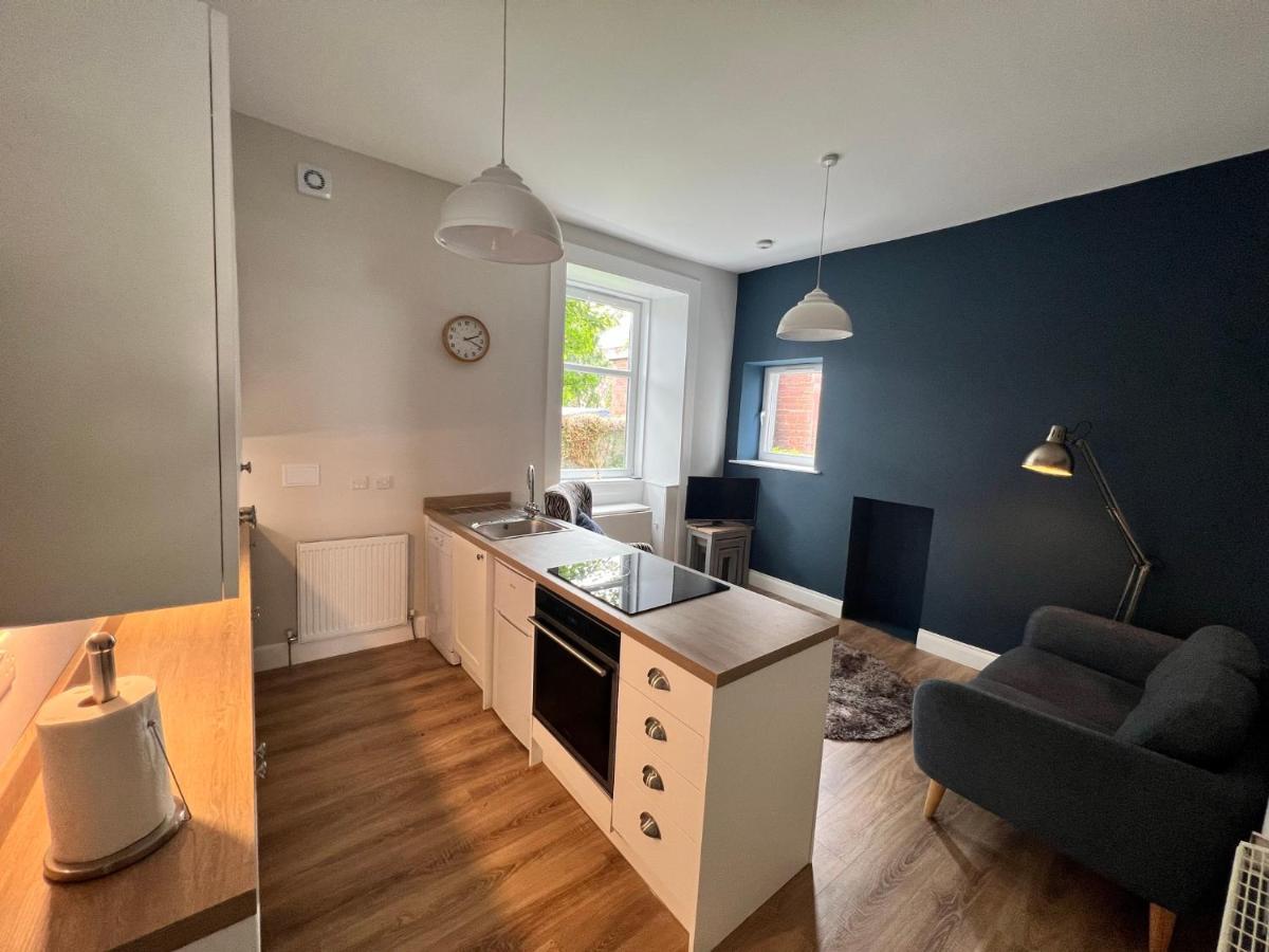 Number 79, Cosy 1 Bedroom, Ground Floor Pet Friendly, Garden * Helensburgh